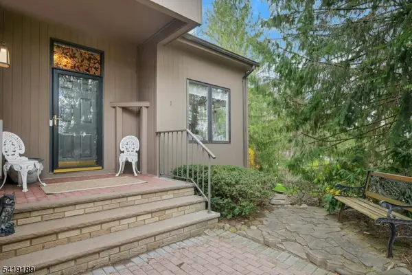 1 Sherwood Dr, Mountain Lakes Boro, NJ 07406