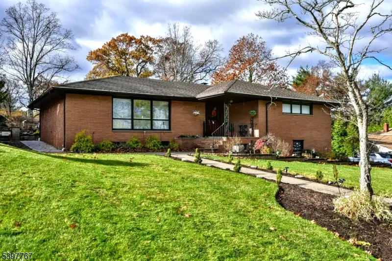 7 Jefferson Pl, Wayne, NJ 07470 - #1