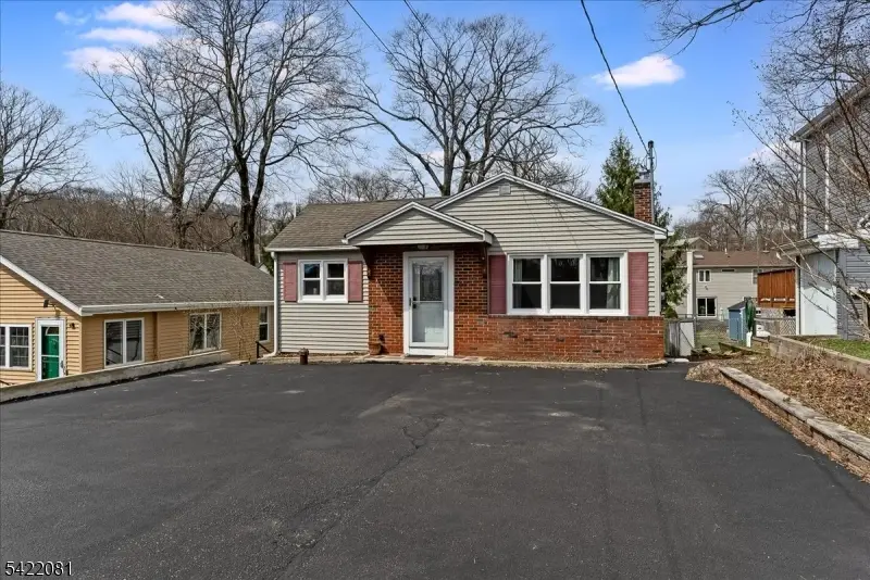 106 Dupont Ave, Hopatcong, NJ 07843 - #2