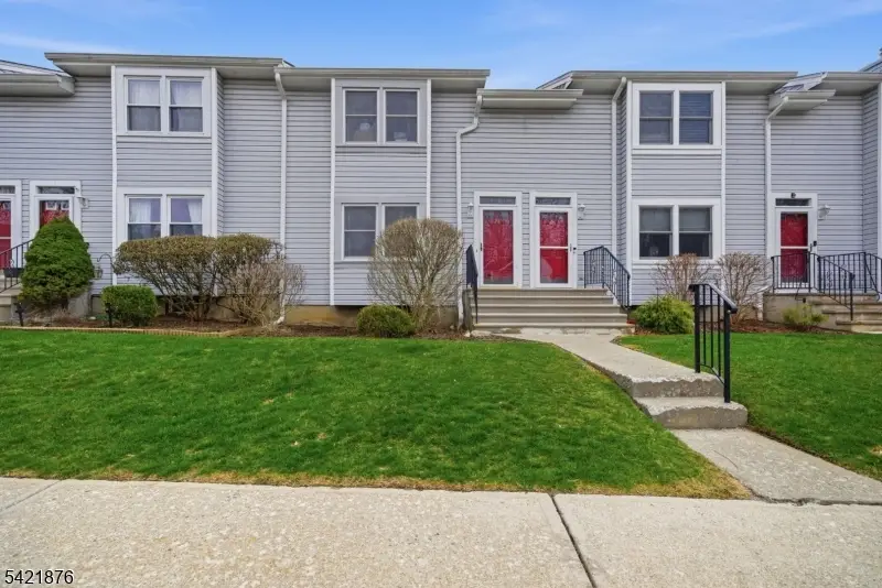 28 Village Dr, Hamburg, NJ 07419 - #1