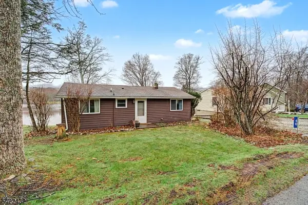 40 E Shore Dr, Hampton Twp., NJ 07860