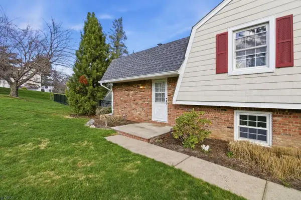 120 Carlough Rd, Upper Saddle River Boro, NJ 07458