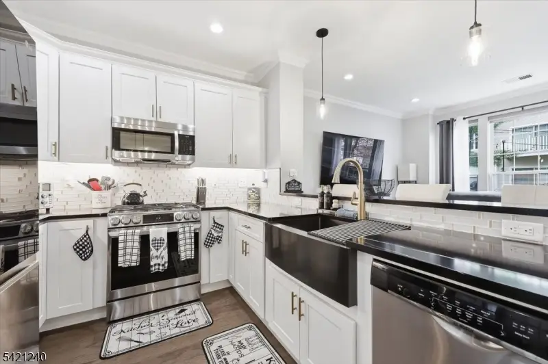 915 Redspire Dr, Union, NJ 07083 - #2