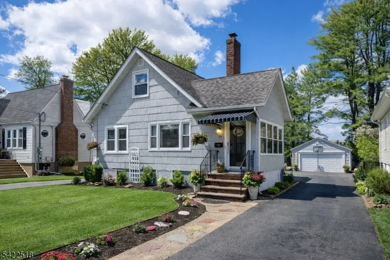 19 Bond Pl, West Caldwell, NJ 07006 - #1