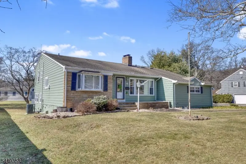 705 Schoolhouse Ln, Bound Brook, NJ 08805 - #3