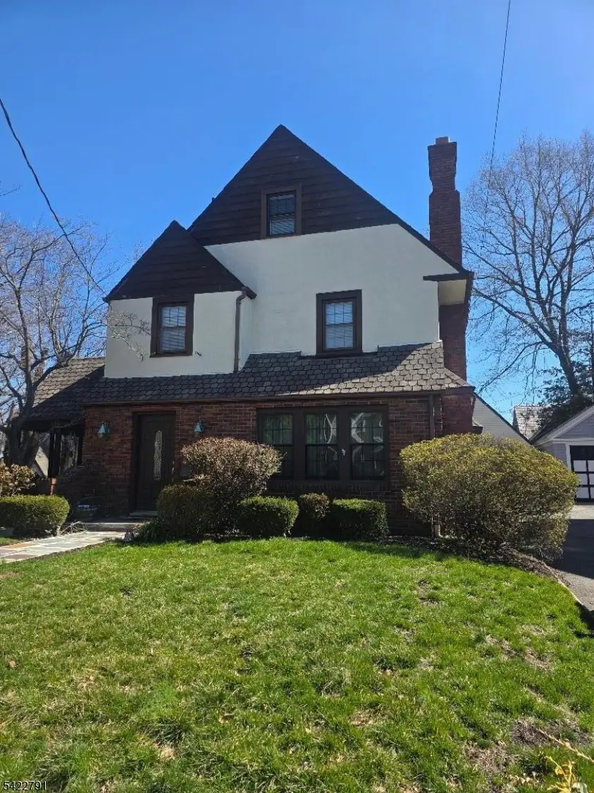 305 E 40th St, Paterson, NJ 07504 - #1