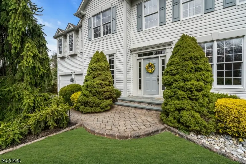 17 Bedford Dr, The Hills, NJ 07920 - #2