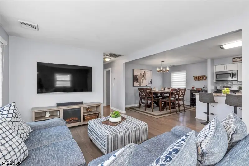 707 Kingston Ave, Kenilworth, NJ 07033 - #2