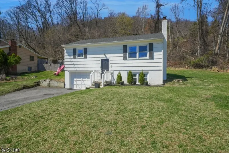 35 Zinnia Dr, Glenwood, NJ 07418 - #1