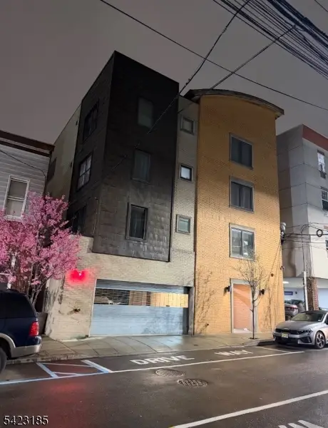 211 40th St #3C, Union City, NJ 07087