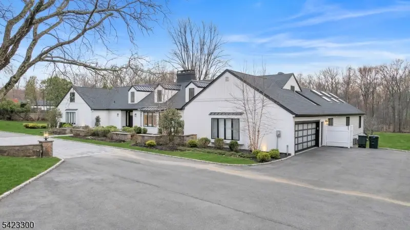 16 E Greenbrook Rd, North Caldwell, NJ 07006 - #2