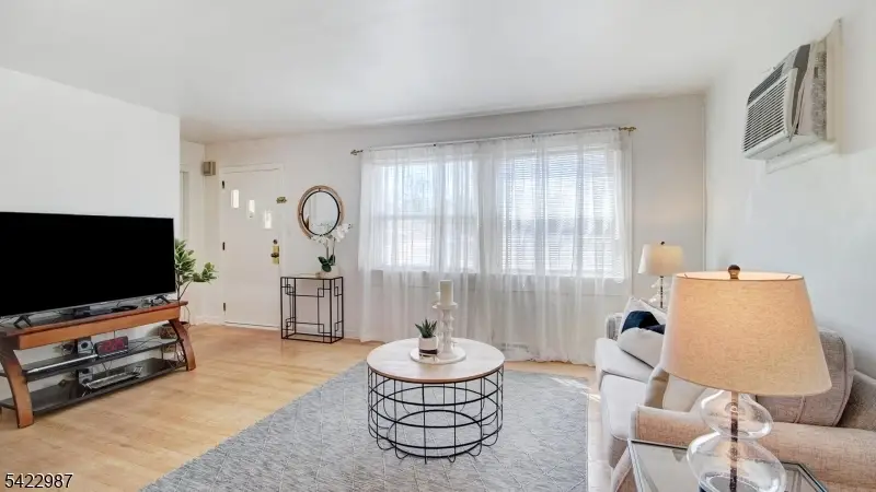 34 Greenlawn Dr, Lodi, NJ 07644 - #3