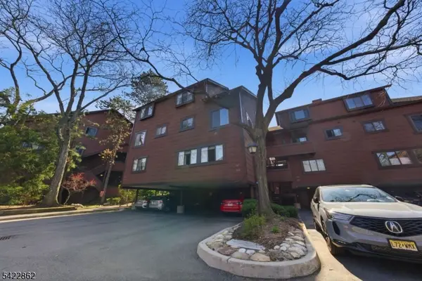 166 Sandcastle Ky #1, Secaucus Town, NJ 07094