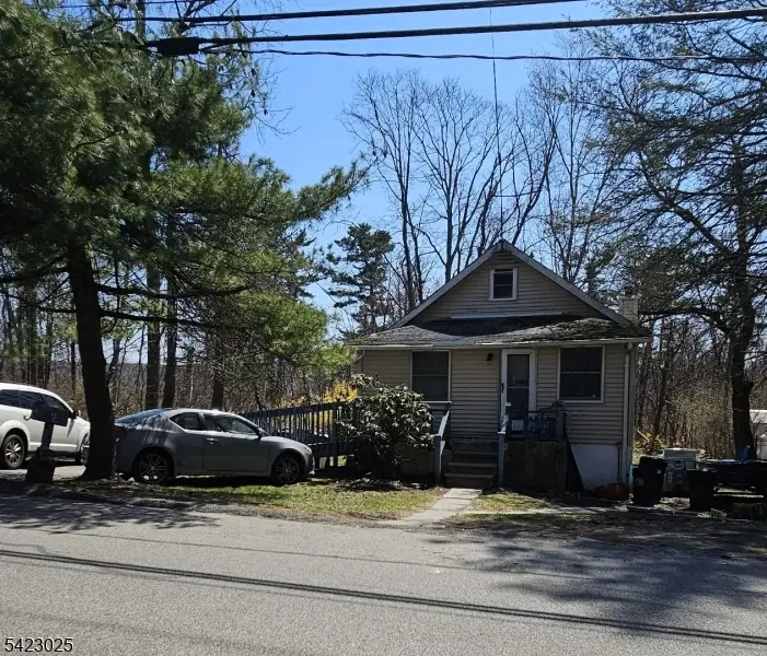 5 Banker Rd, Upper Greenwood Lake, NJ 07421 - #1