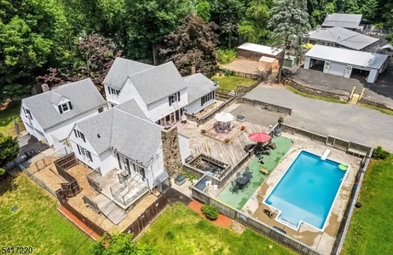 8 Stonehedge Ln, Byram, NJ 07821 - #1