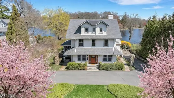 17 Briarcliff Rd, Mountain Lakes Boro, NJ 07046