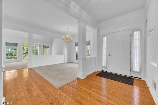 180 Stone Manor Dr, Franklin Twp., NJ 08873