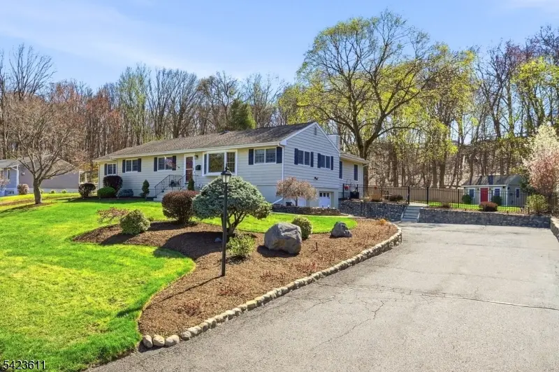 165 Page Dr, Oakland, NJ 07436 - #3
