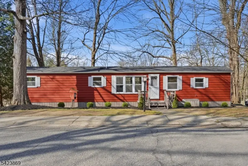 12 Watergate Dr, High Bridge, NJ 08829 - #2