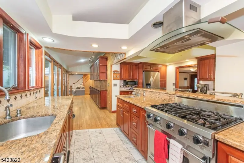 47 Laurel Dr, Packanack Lake, NJ 07470 - #3