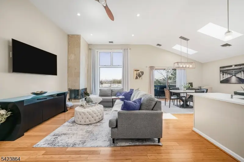 855 Valley Brook Ave #B, Lyndhurst, NJ 07071 - #3