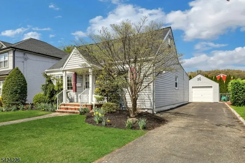 16 Maple Hill Rd, Clifton, NJ 07013 - #1