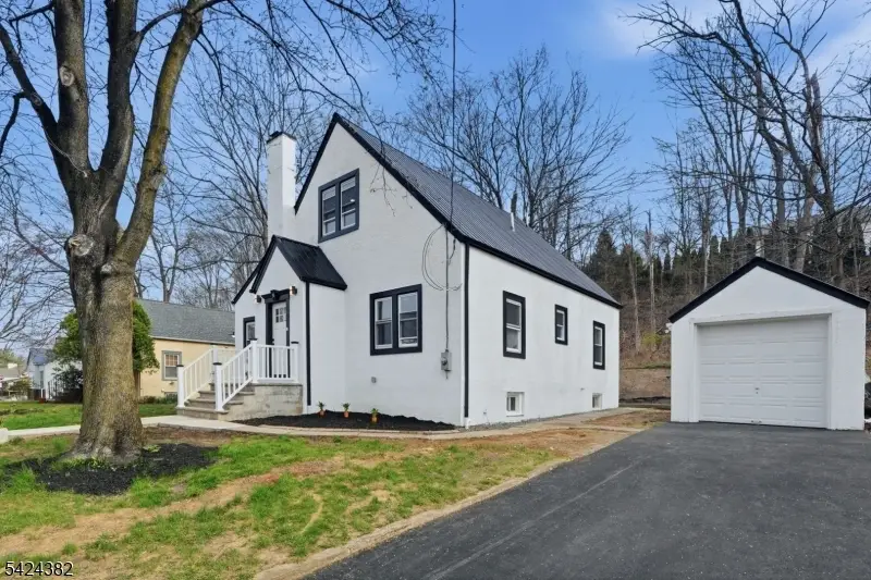 31 Saint Moritz Pl, Wayne, NJ 07470 - #2