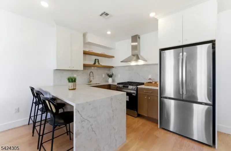 113 Oak St #2, Jersey City, NJ 07304 - #1