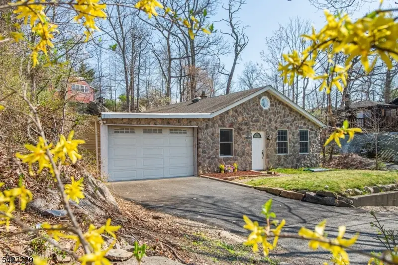 5 Bear Pond Trl, Hopatcong, NJ 07821 - #1