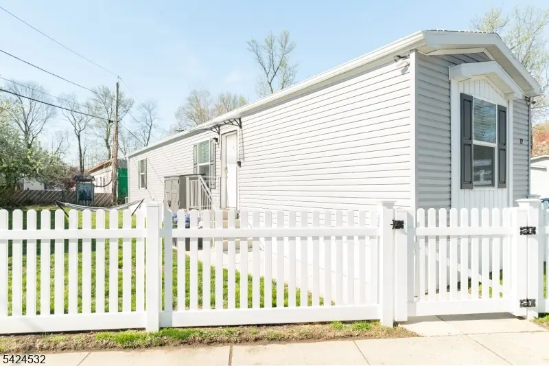 12 Maine St, Kendall Park, NJ 08852 - #1