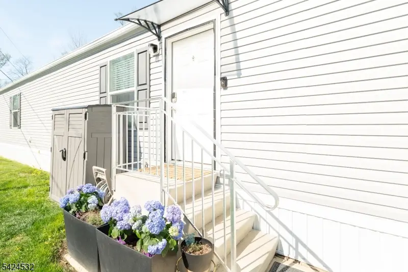 12 Maine St, Kendall Park, NJ 08852 - #3