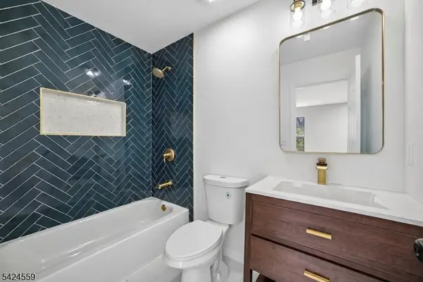 3 Amy Ct, Lebanon Boro, NJ 08833