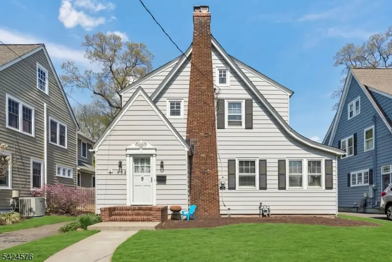 582 Sherwood Pkwy, Westfield, NJ 07090 - #1