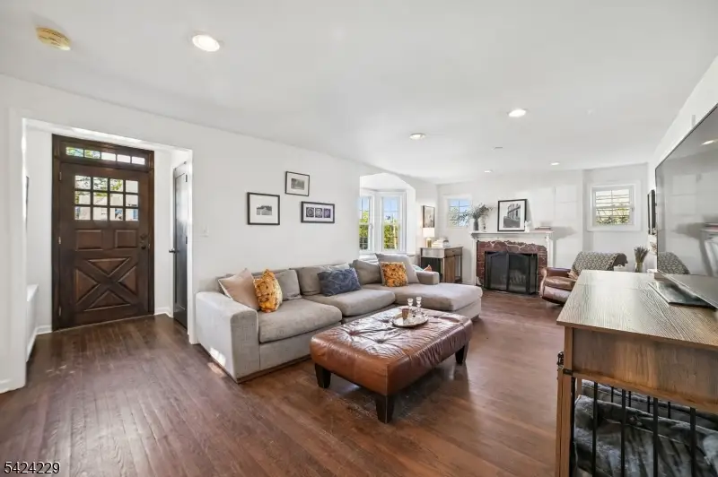 44 Pine St, West Orange, NJ 07052 - #2