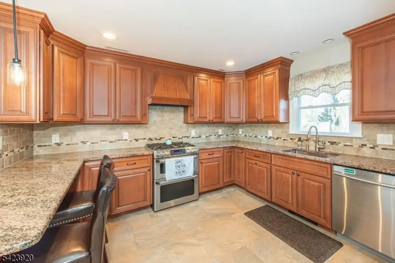 21 Carrol St, Fairfield, NJ 07004 - #2