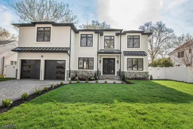 722 Erie Rd, Paramus, NJ 07652 - #1