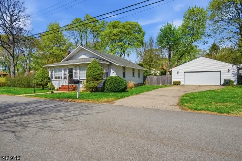 13 Stonewald Ct, Budd Lake, NJ 07828 - #2