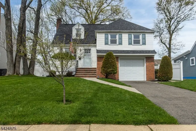 636 Roosevelt St, Westfield, NJ 07090 - #1