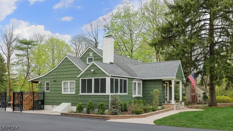 134 W Oak St, Basking Ridge, NJ 07920 - #3