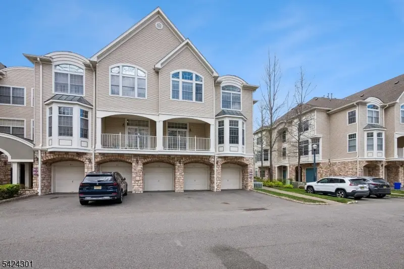 816 Kensington Ln, Livingston, NJ 07039 - #1