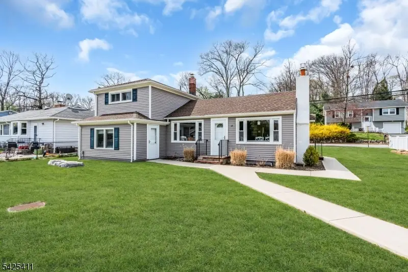 18 W Shawnee Trl, Lake Hopatcong, NJ 07849 - #3