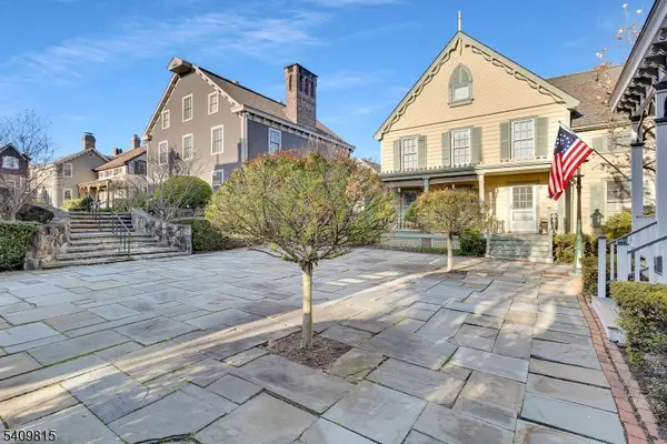 1 Murray Hill Sq #1, New Providence Boro, NJ 07974