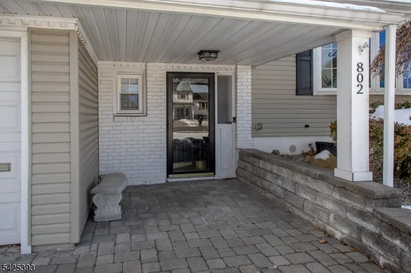 802 Riverbend Dr, Clark, NJ 07066 - #3