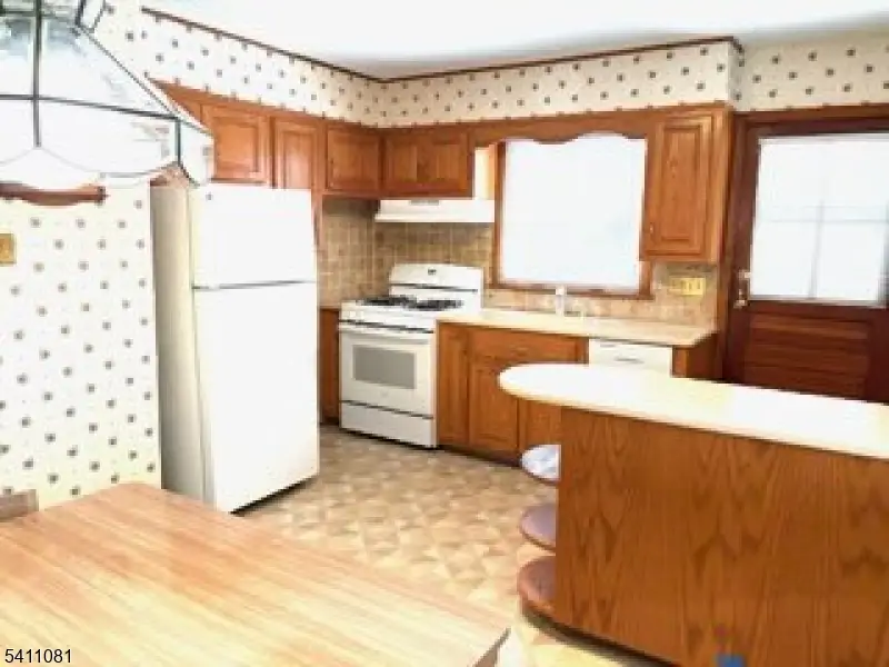 734 Louise Ct, Lyndhurst, NJ 07071 - #3