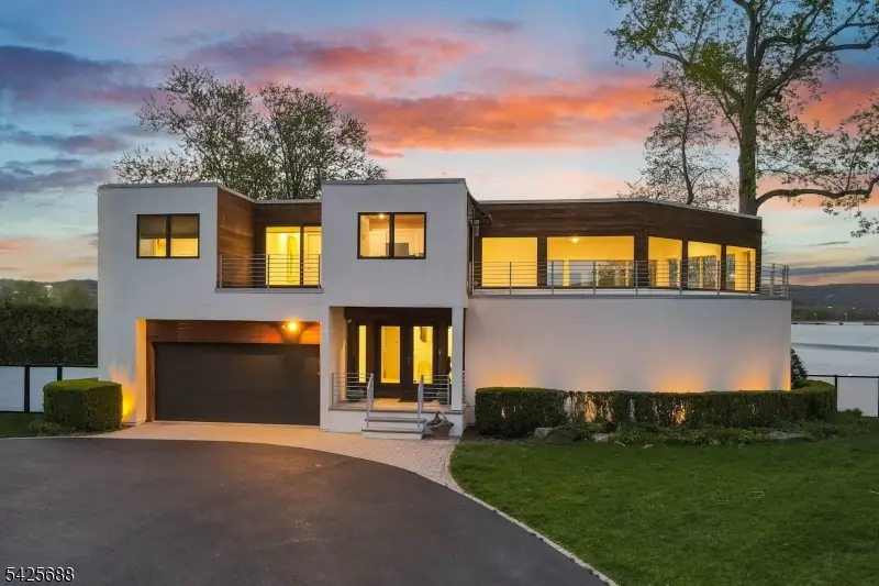 28 Glen Ct, Pompton Lakes, NJ 07442 - #1