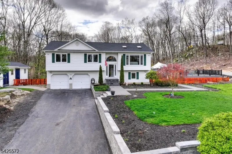 61 Lakeside Dr Nw, Vernon, NJ 07461 - #1