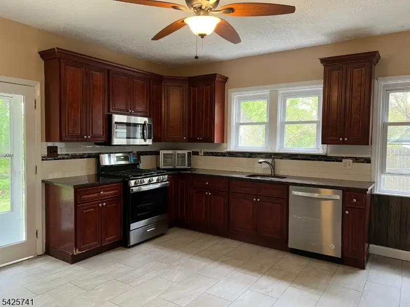 11 Griggs Pl, Manville, NJ 08835 - #1