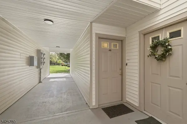 40 Loch Ln, Roxbury Twp., NJ 07852