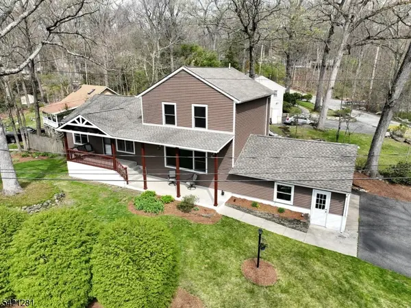 10 Hillside Rd, Ringwood Boro, NJ 07456