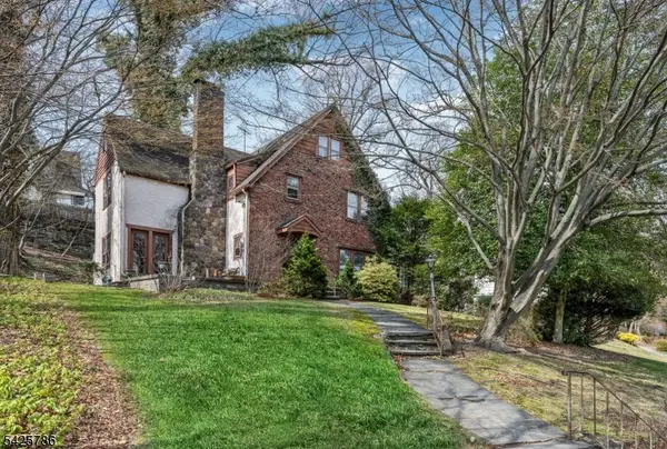 342 Hillcrest Rd, Ridgewood Village, NJ 07450